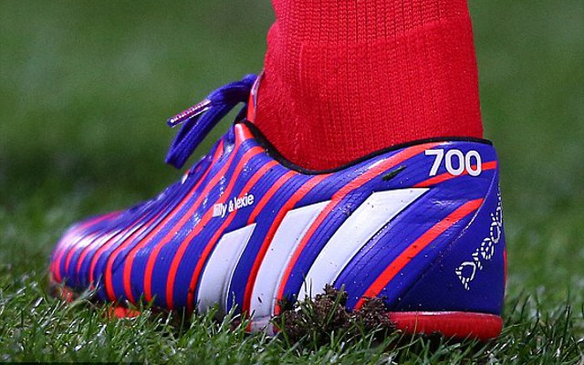 Steven Gerrard Liverpool boot 700 games