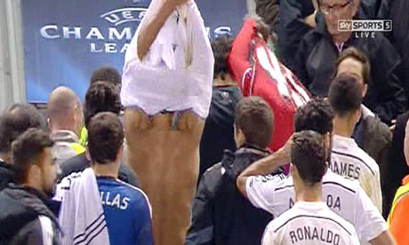 4) Mario Balotelli shirt awap Liverpool