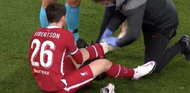 (Photo) LFC physio patches up warrior Andy Robbo as full-back picks up knock
