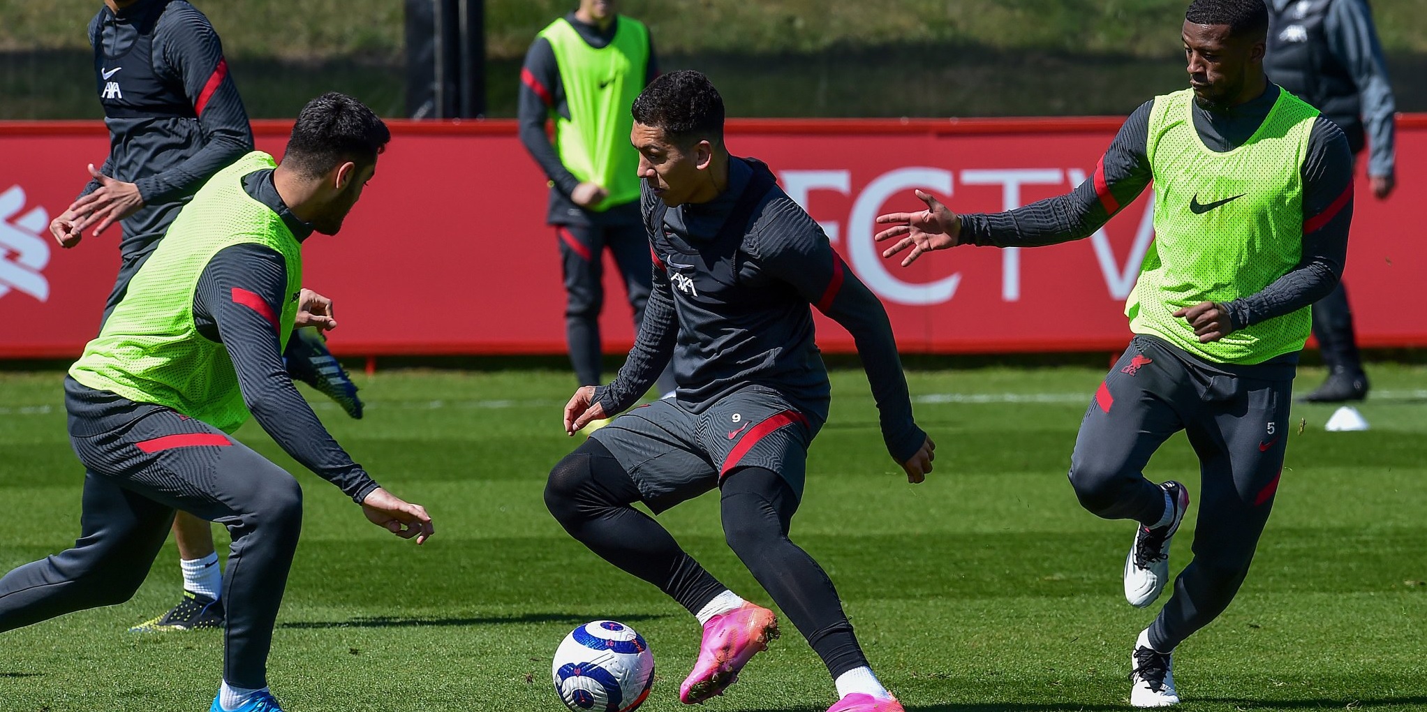 Pearce, Liverpool, Firmino