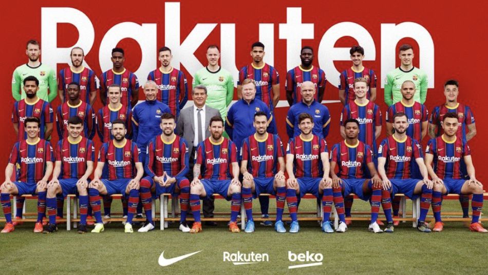 (Image) Barcelona have to photoshop Coutinho into squad photo and internet goes mad