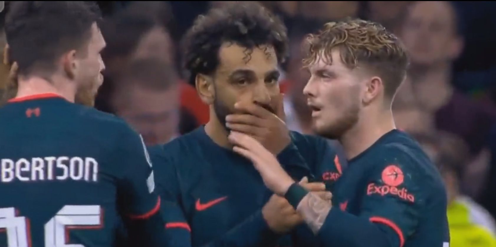 Elliott, Salah