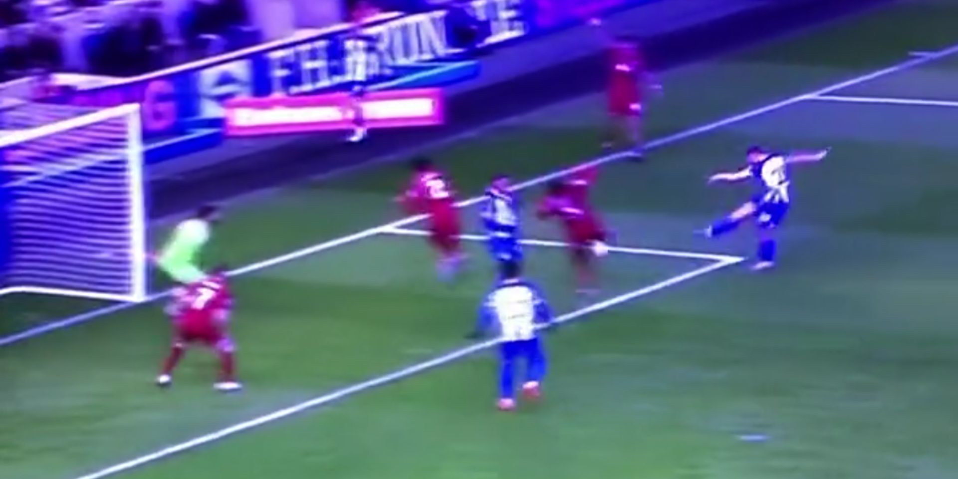 (Video) Konate throws himself the way with a huge block against Brighton