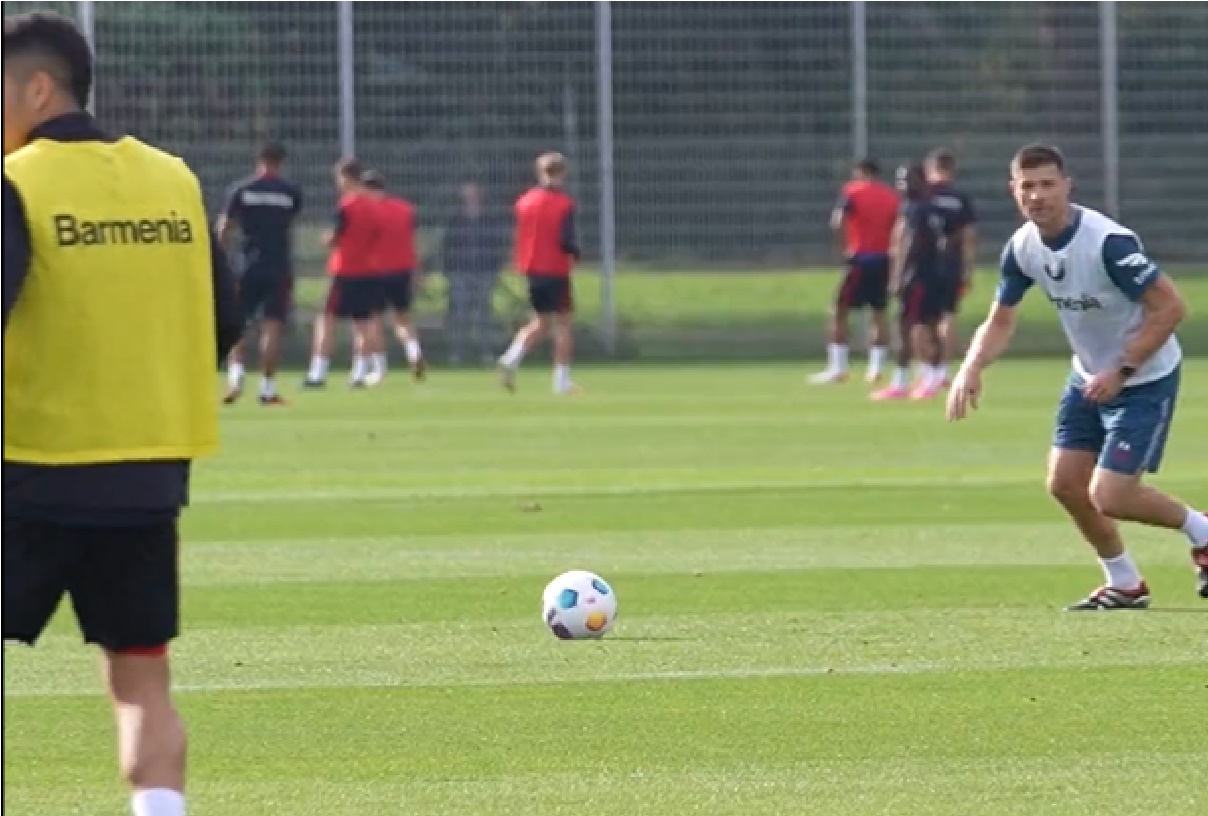 xabi-alonso-pass