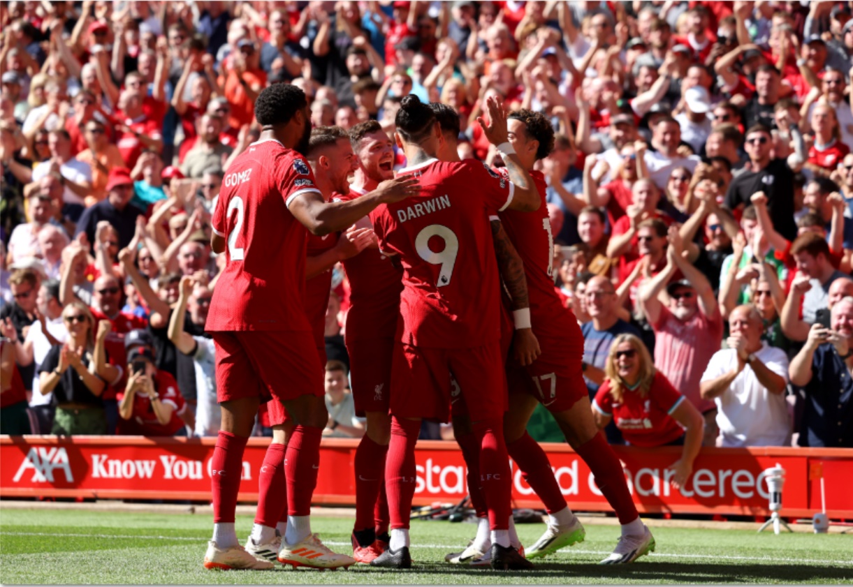 liverpool-players-celebrate