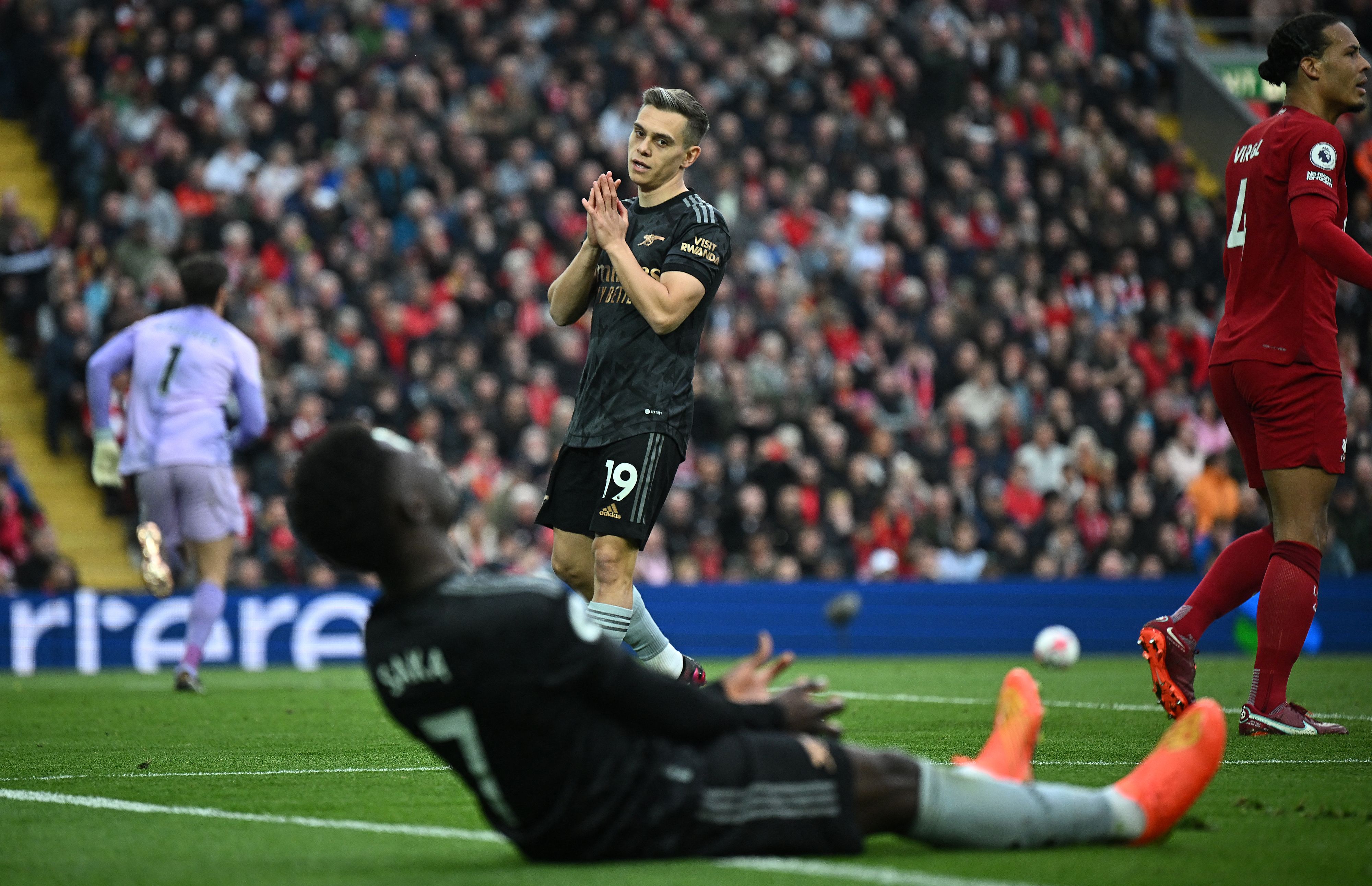 Liverpool, Trossard, Arsenal