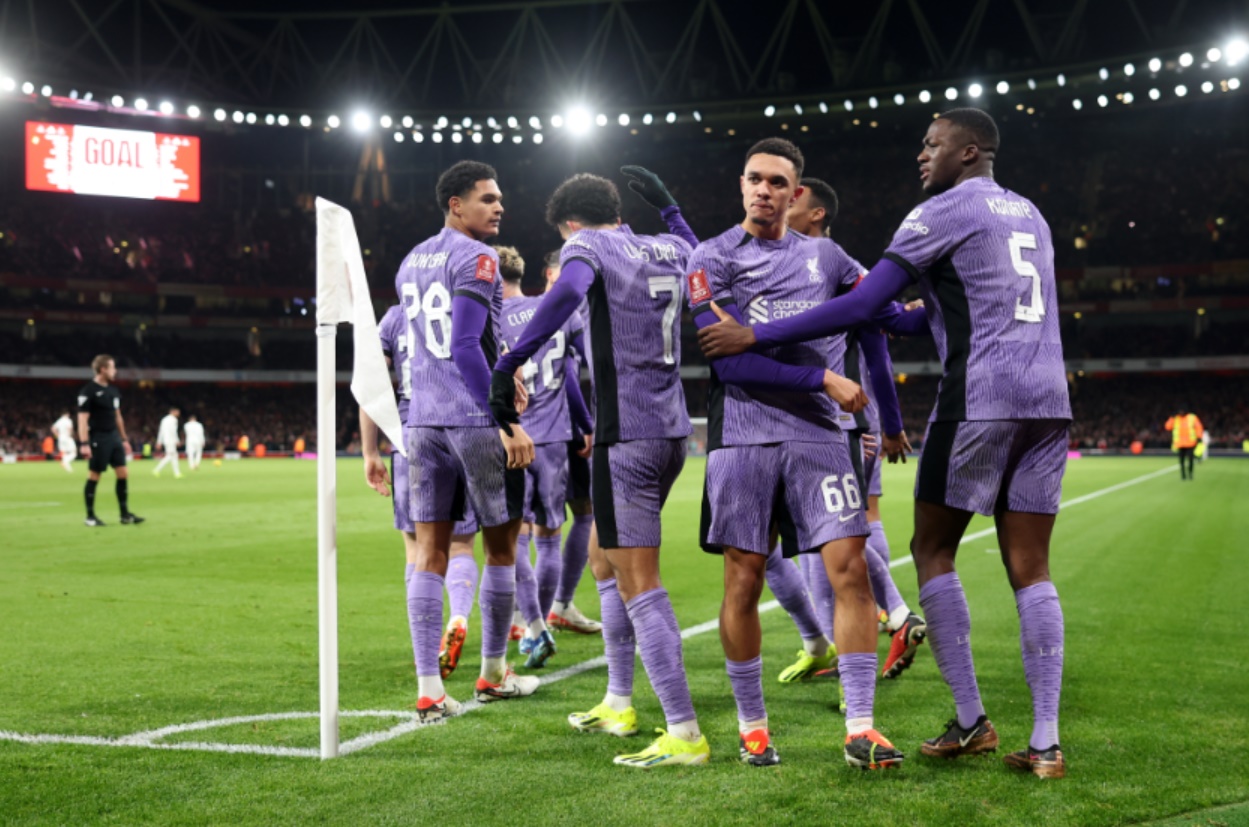 liverpool-players-celebrate