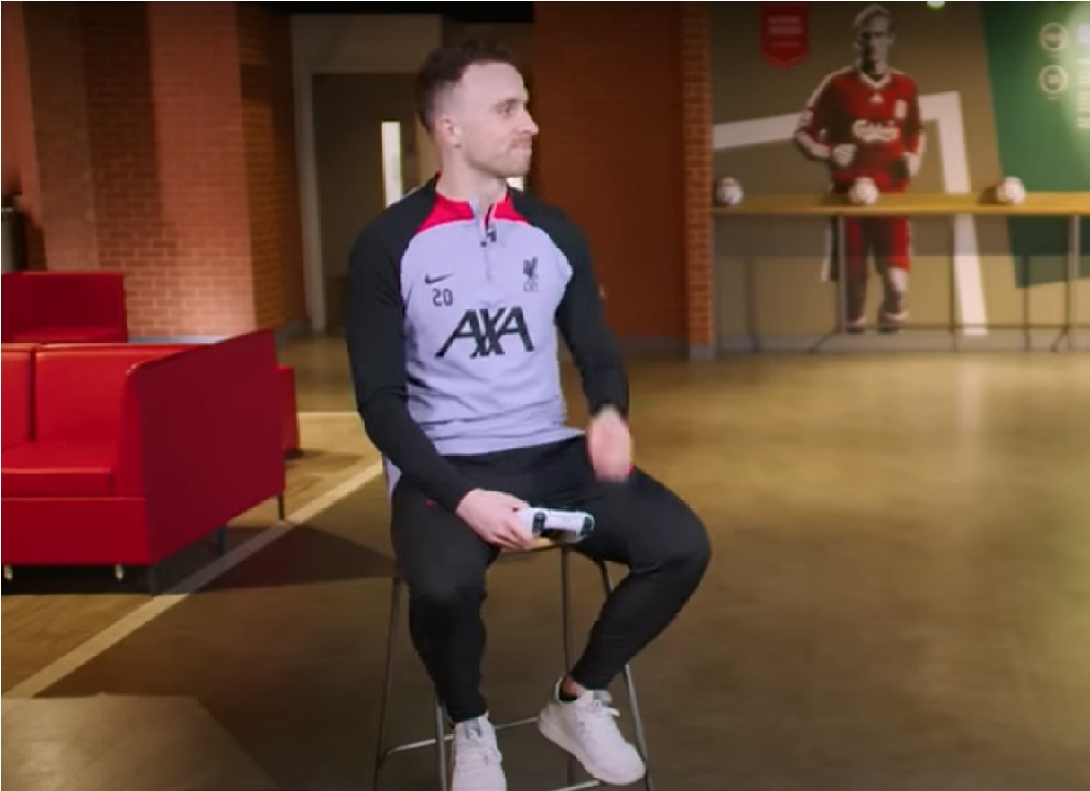 jota-playing-fifa