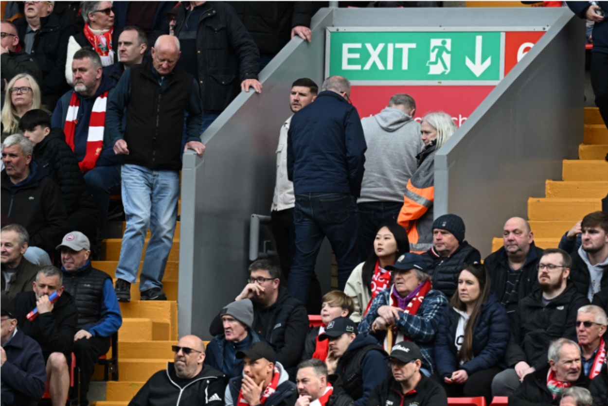liverpool-fans-anfield