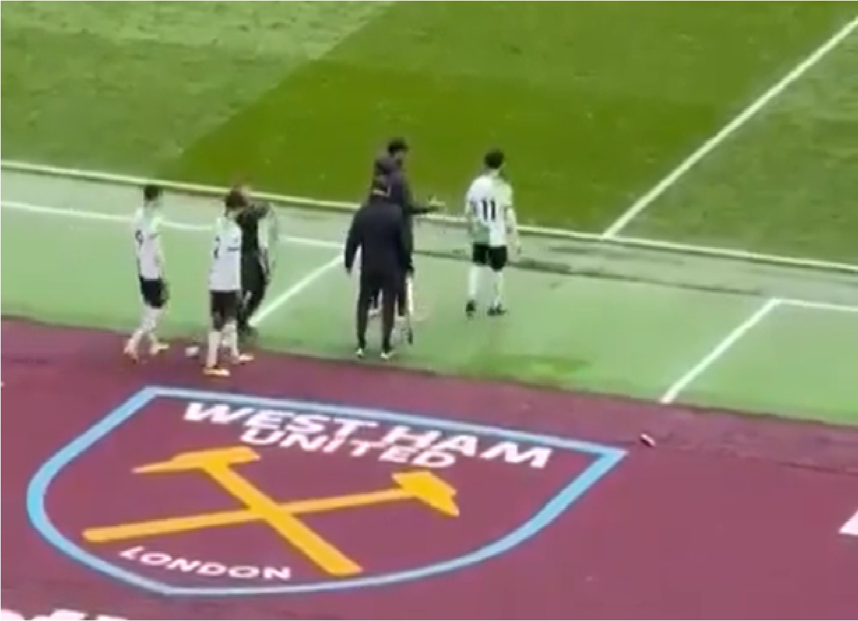 salah-klopp-row