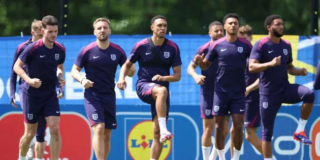 Alexander-Arnold, England, Southgate, Smith