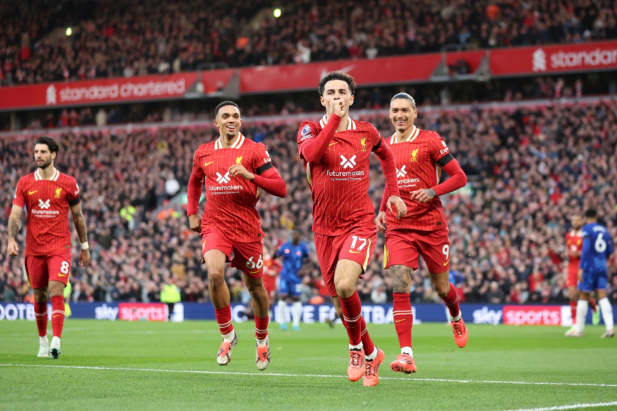 Curtis Jones celebrates his goal against Chelsea