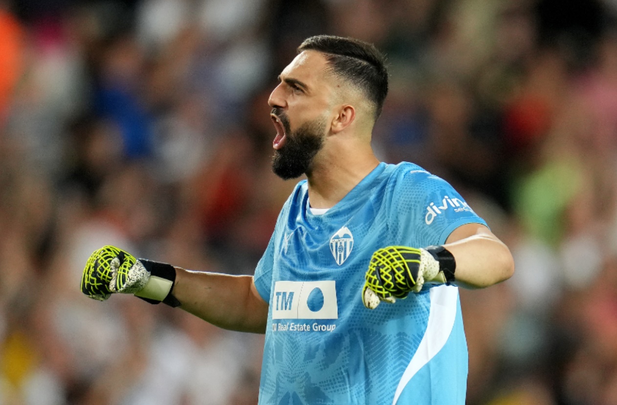 Giorgi Mamardashvili wants to 'fight' for a regular starting berth at Liverpool