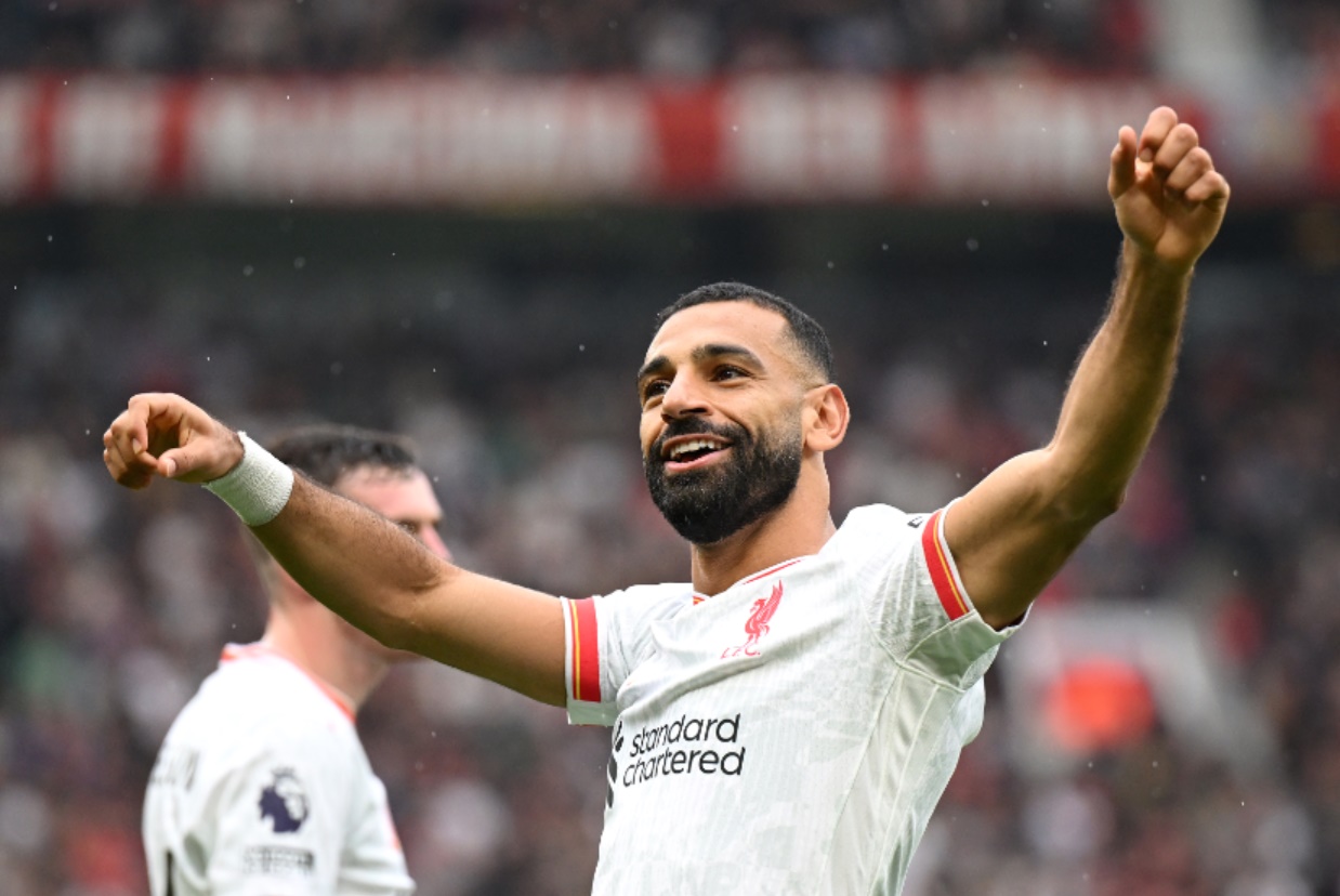 Steven Gerrard has praised Mo Salah's relentless 'obsession' for excellence