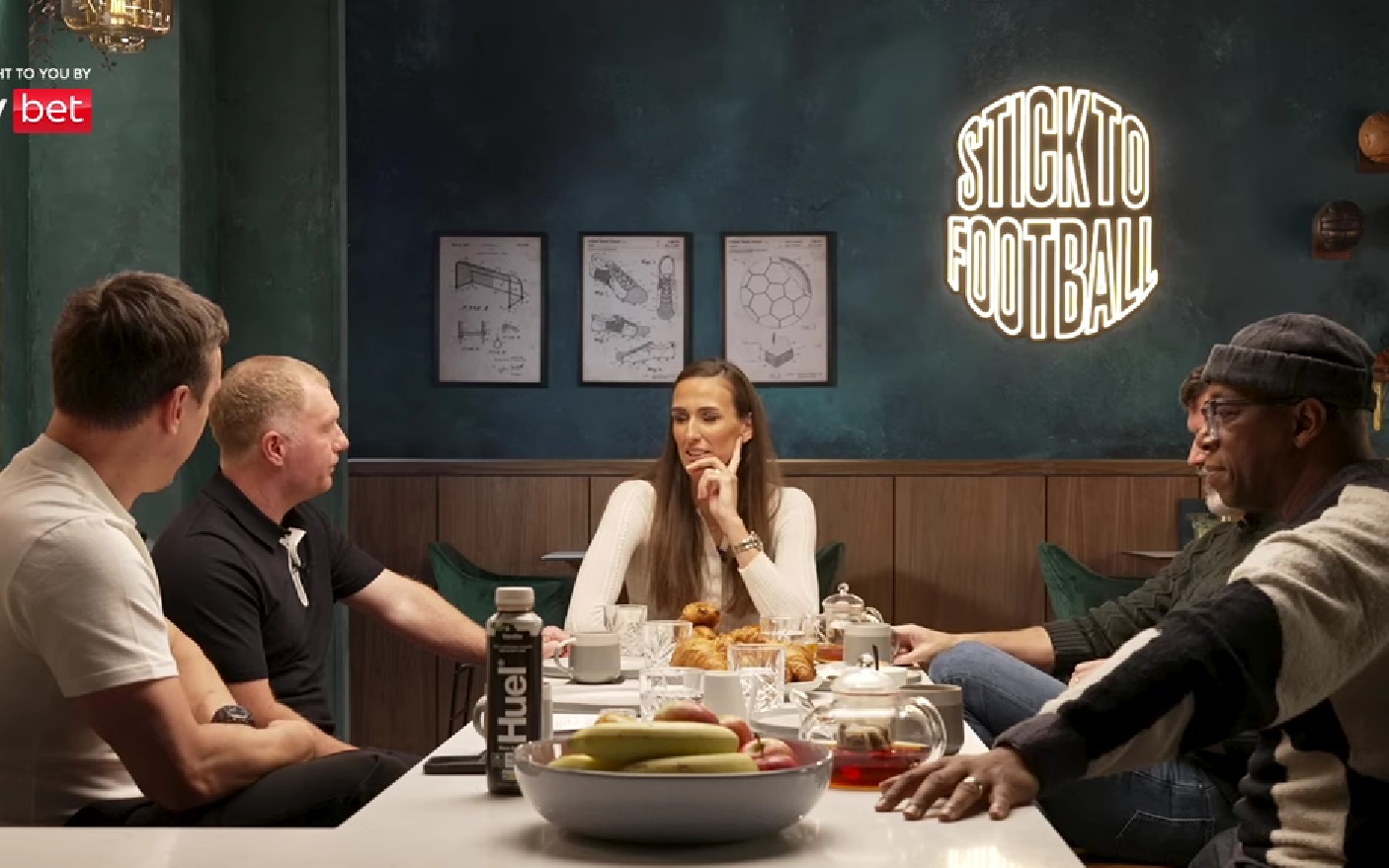 Gary Neville, Paul Scholes, Jill Scott, Roy Keane and Ian Wright on The Overlap.