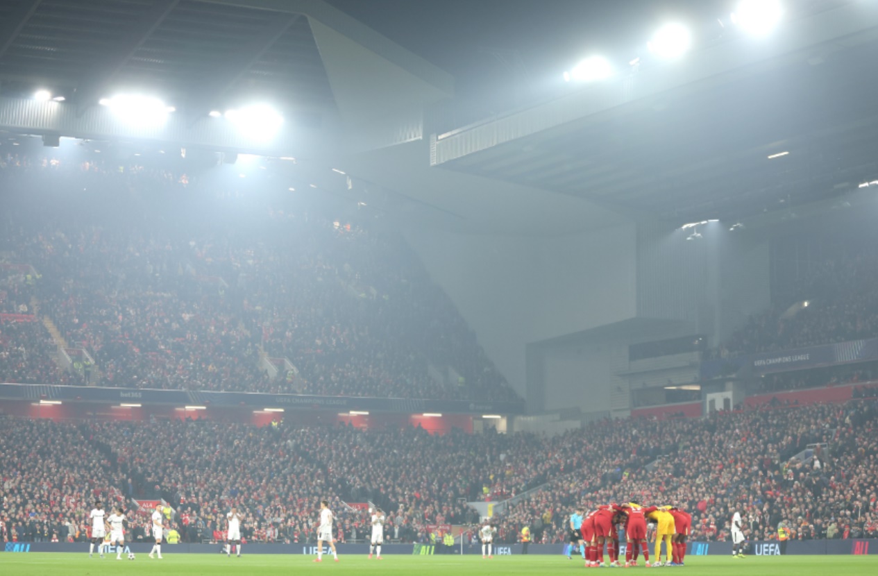 Liverpool players form a huddle before their clash against Bayer Leverkusen