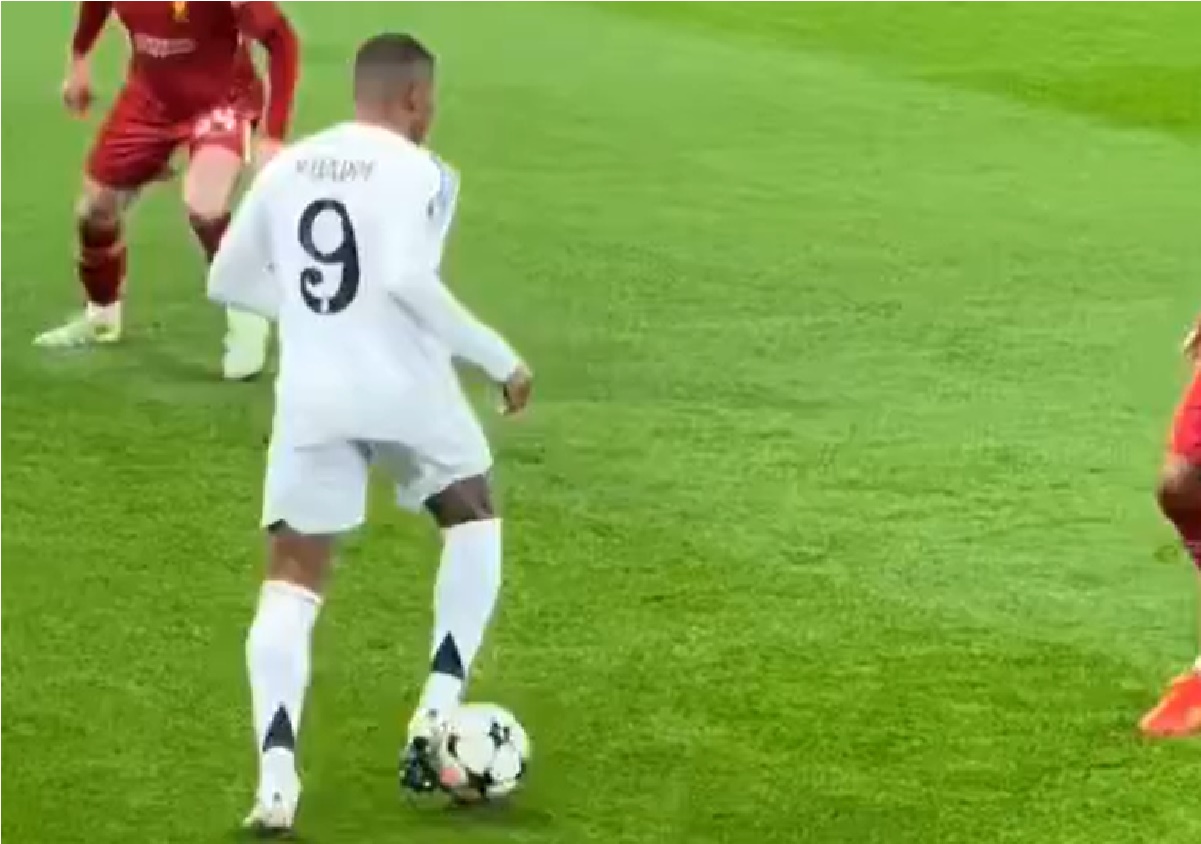Kylian Mbappe easily lost possession to Mo Salah