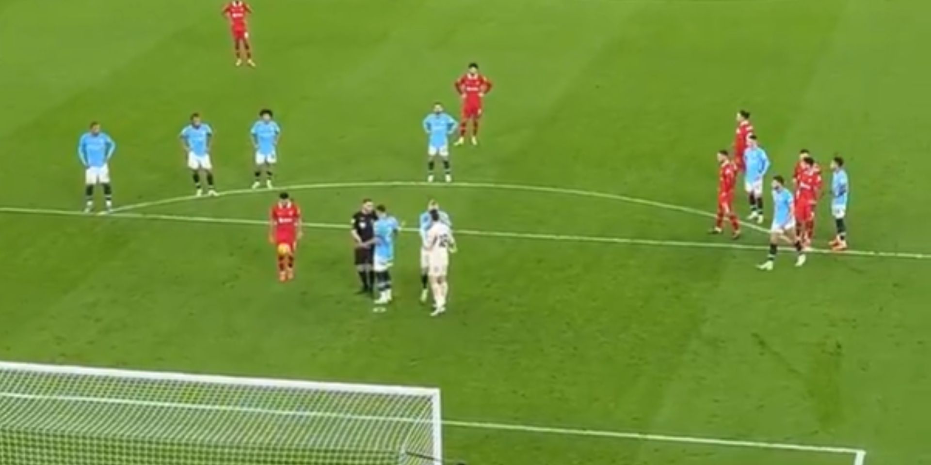Mo Salah does keepy-ups against Man City
