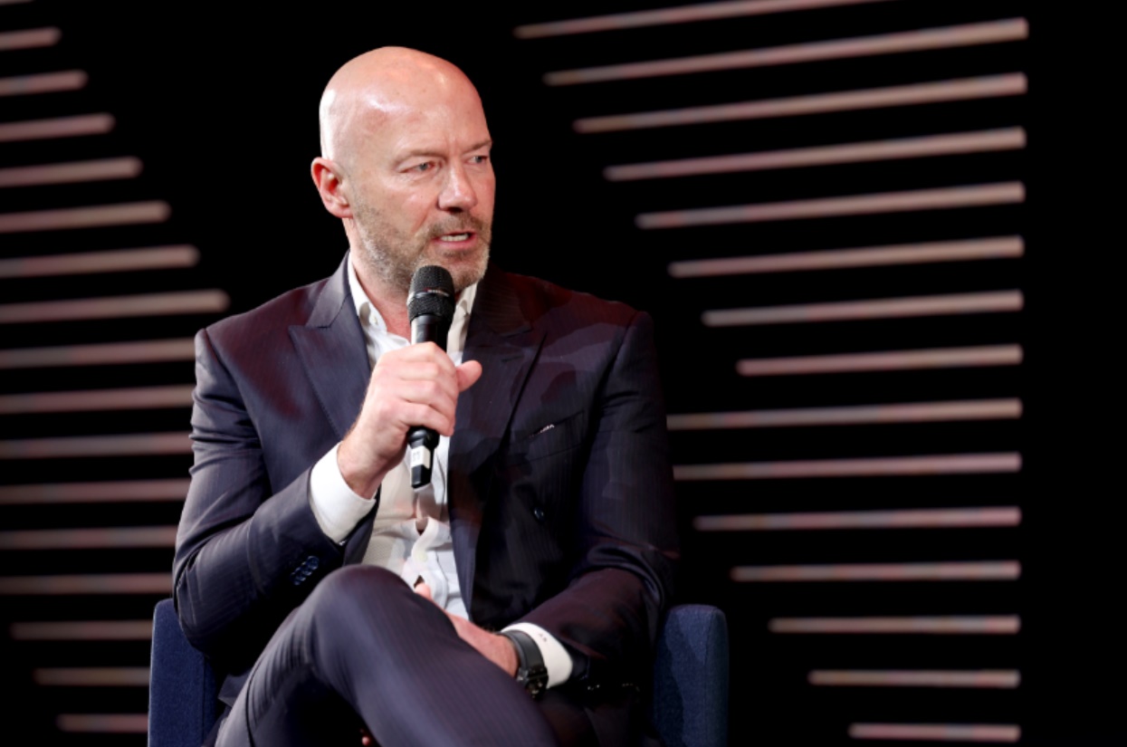 Alan Shearer believes that Liverpool are favourites for the Premier League title