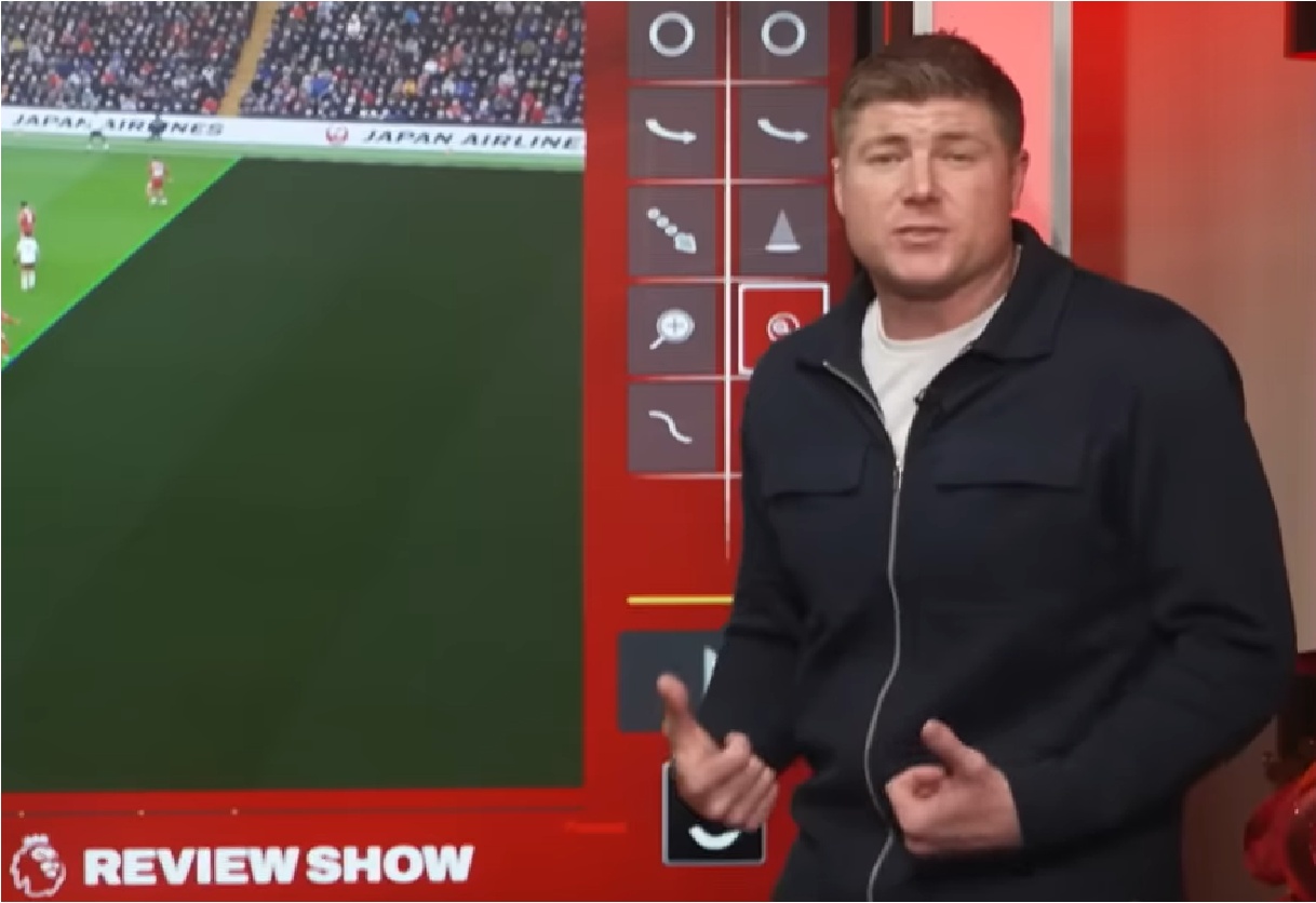 Neil Mellor praised Harvey Elliott for his performance against Southampton