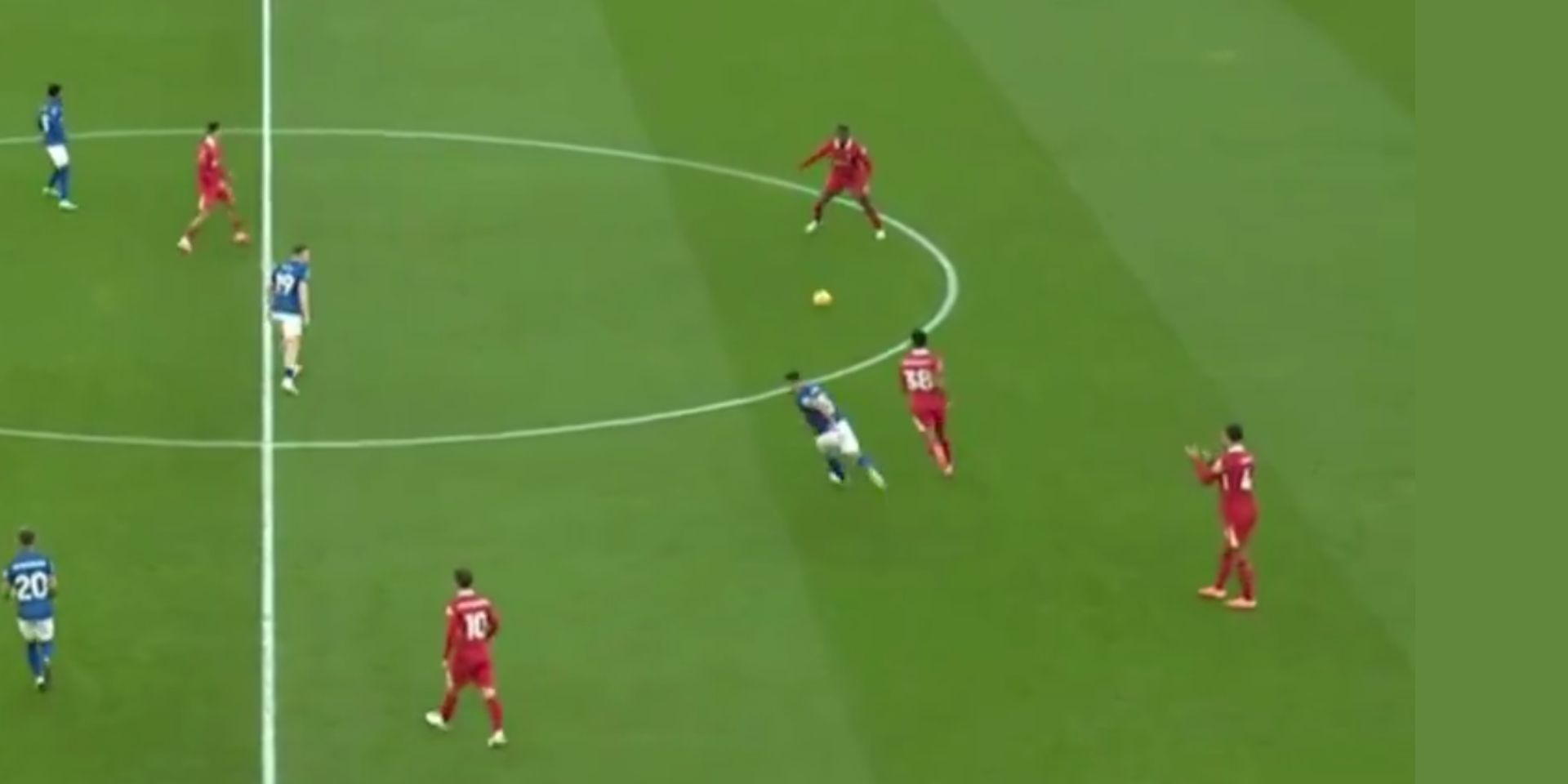 Virgil van Dijk applauds Ryan Gravenberch against Ipswich