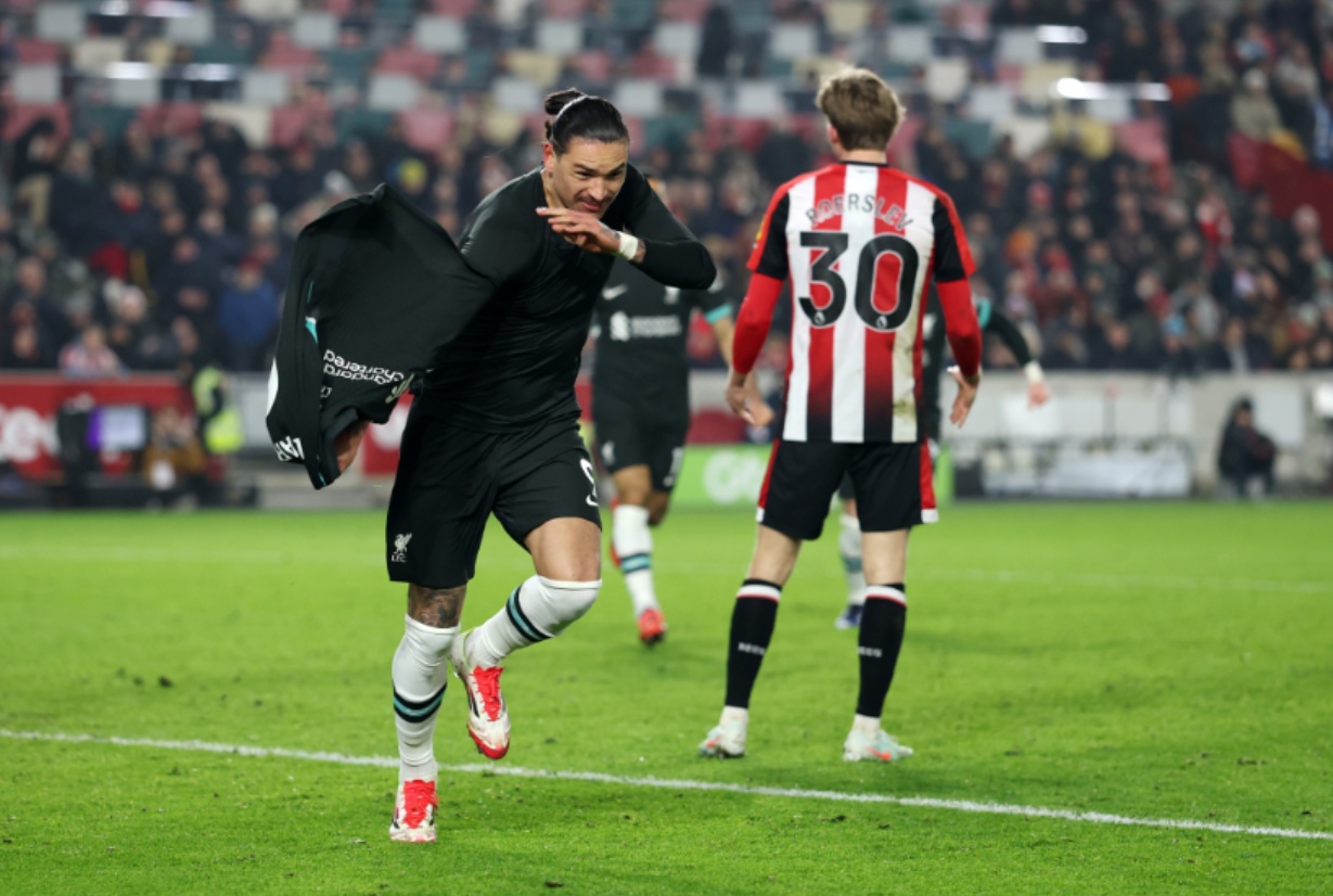 Darwin Nunez celebrates his late winner for Liverpool at Brentford