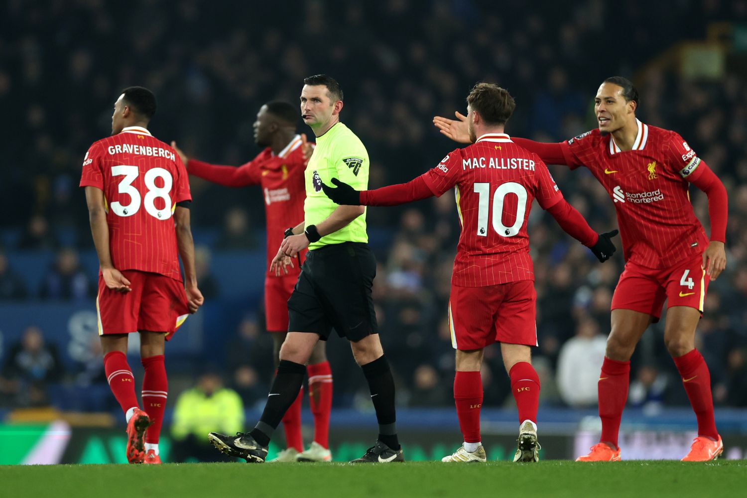 Liverpool players fume at Michael Oliver's Goodison park performance