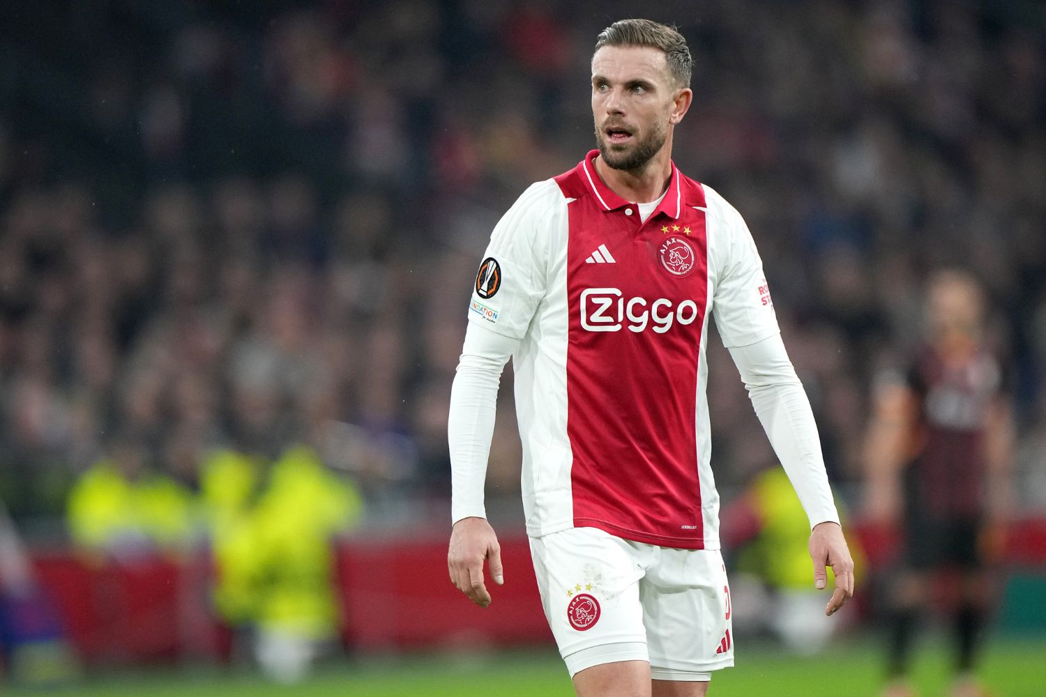 Jordan Henderson plays for Ajax without the captain's armband