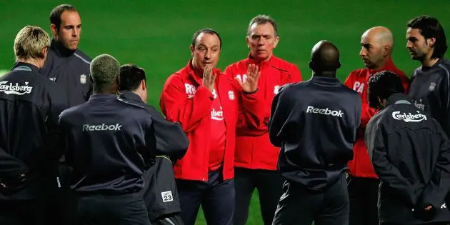 Rafa Benitez coaches Liverpool in Lisbon in 2006