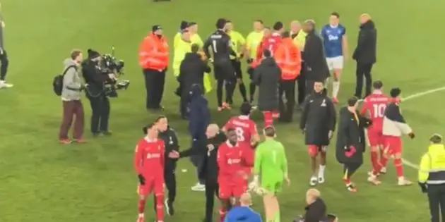 Cody Gakpo limps off the pitch against Everton