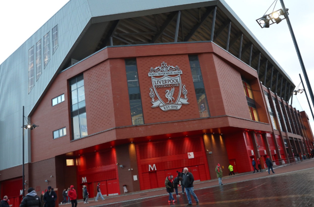 Carlos Baleba has been urged to snub Chelsea in favour of Liverpool