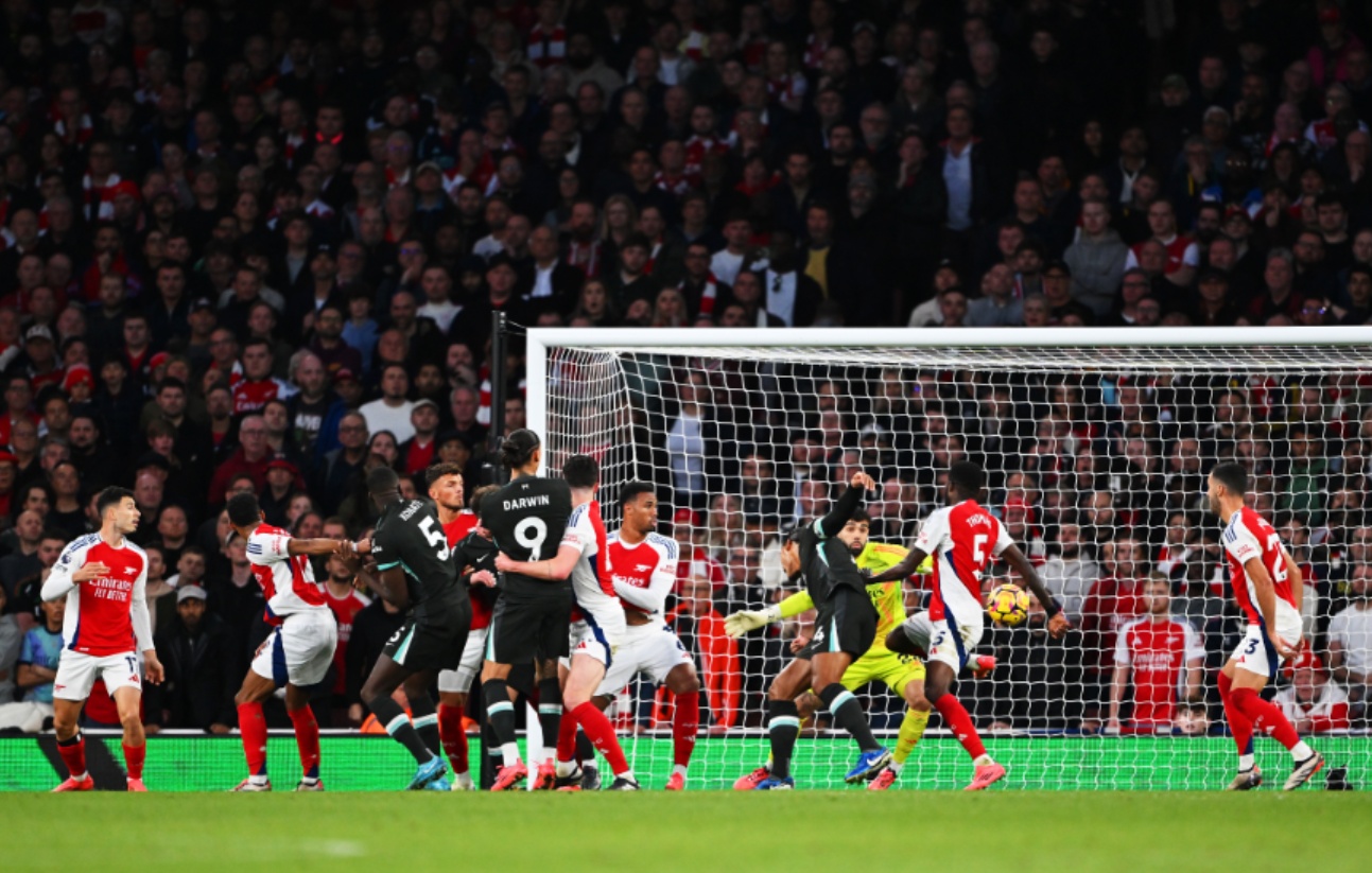 The Premier League title race now looks like a straight shootout between Liverpool and Arsenal