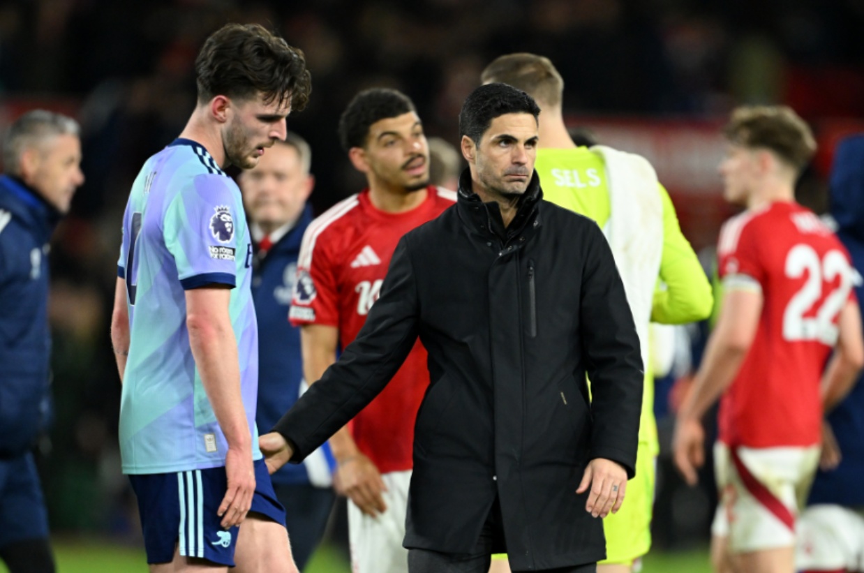 Declan Rice and Mikel Arteta look dejected after Arsenal were held by Nottingham Forest