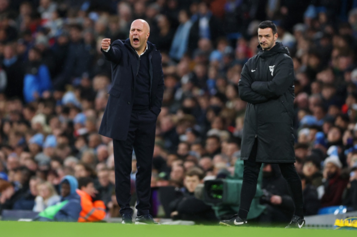 Arne Slot gestures to his Liverpool players during the win over Man City