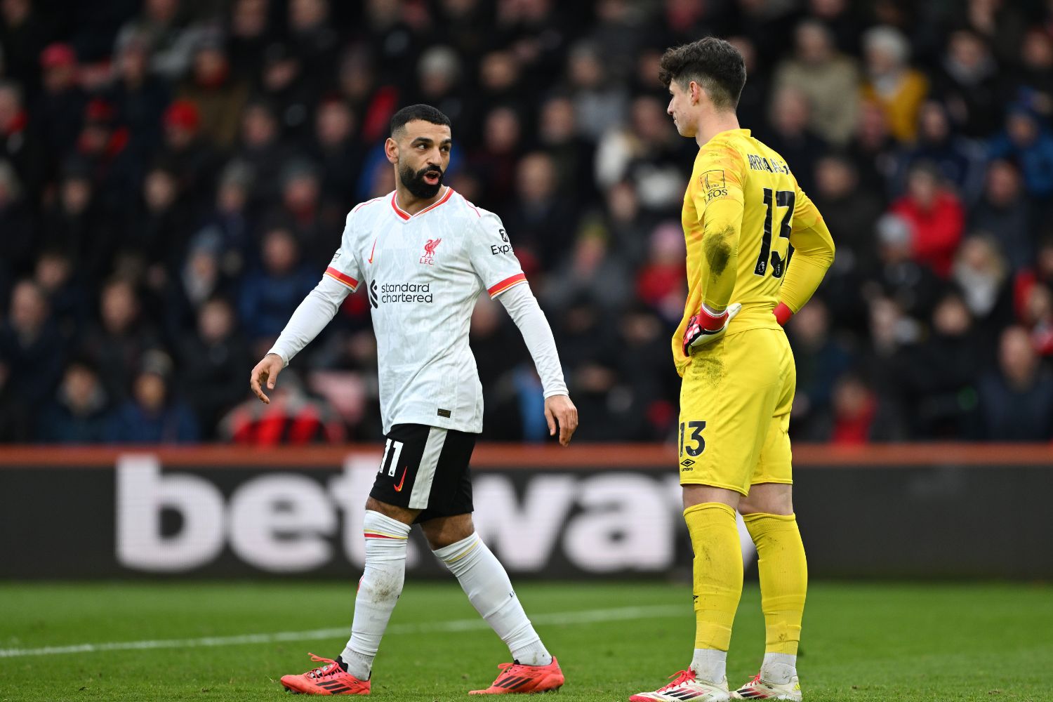 Kepa Arrizabalaga talks with Mo Salah