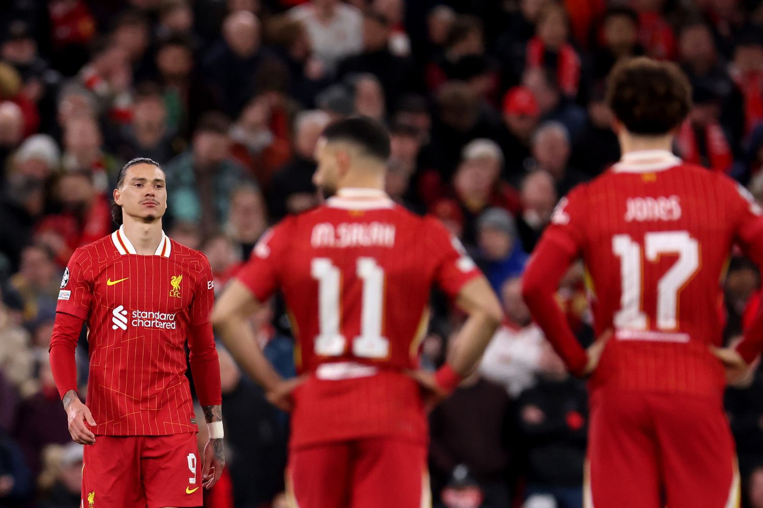 Darwin Nunez returns to the centre circle after missing his penalty against PSG