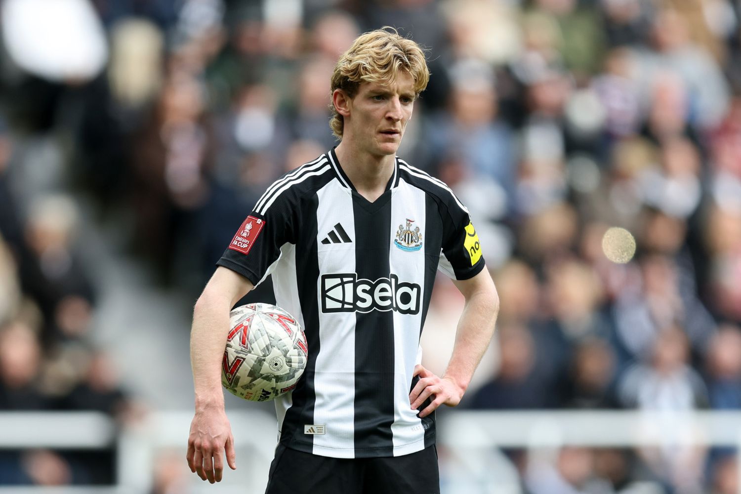 Anthony Gordon playing for Newcastle