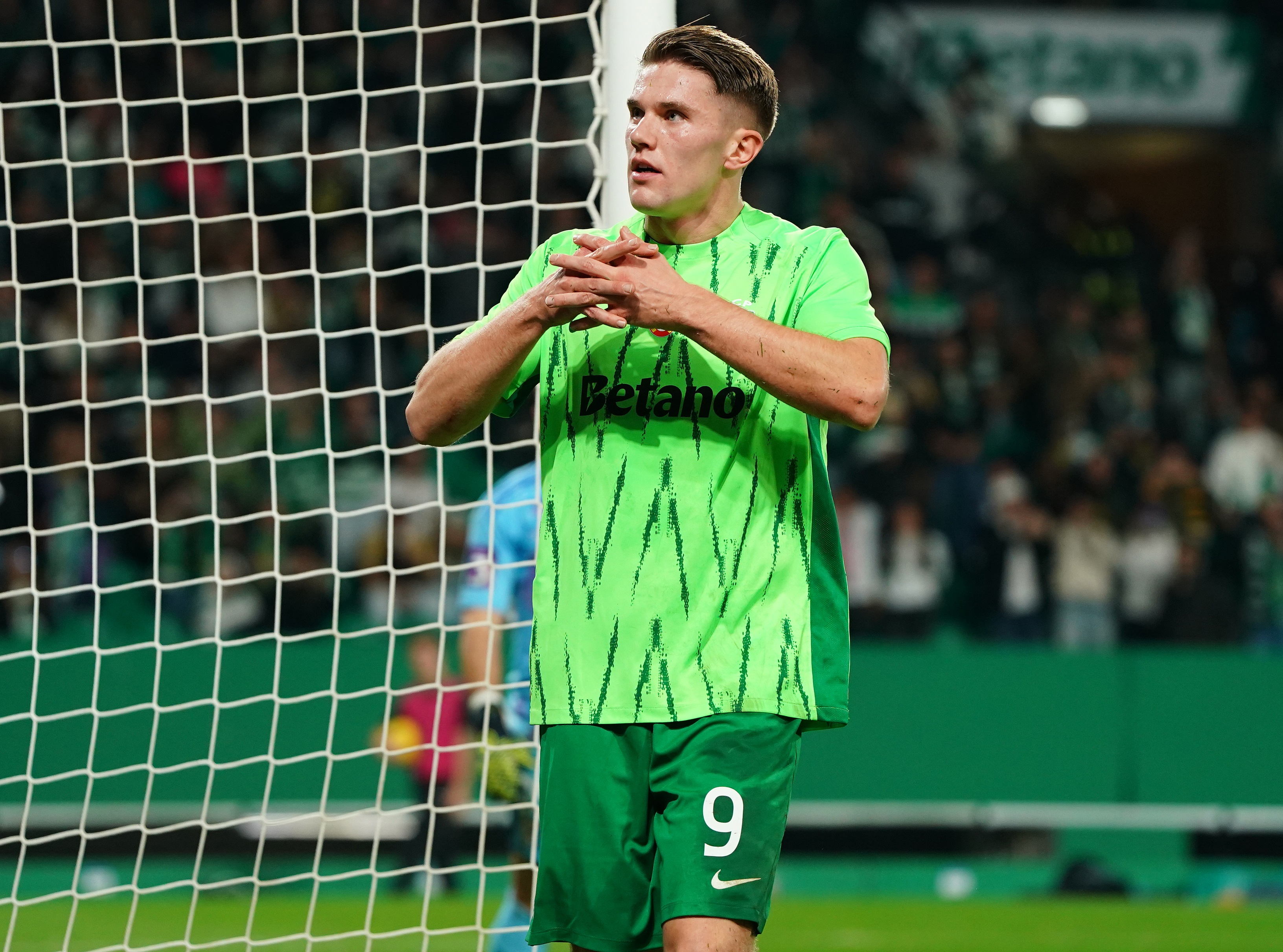 Viktor Gyokeres readies his trademark goal celebration with interlocked fingers.