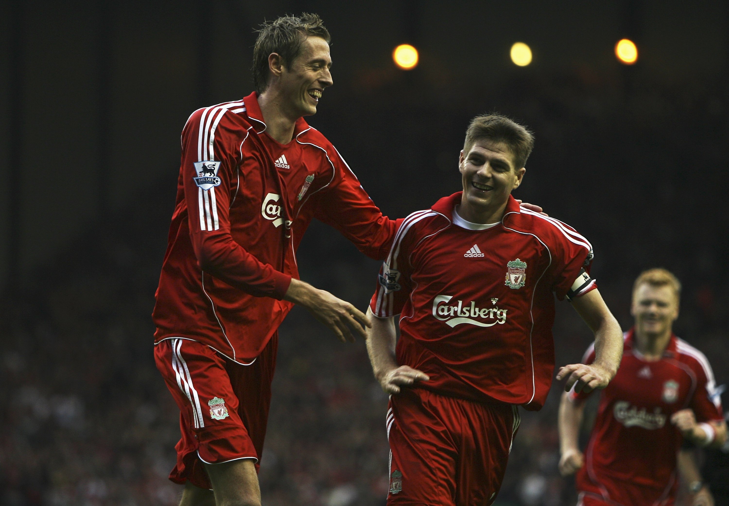 Peter Crouch aimed a light-hearted dig at Steven Gerrard ahead of the LFC Legends match