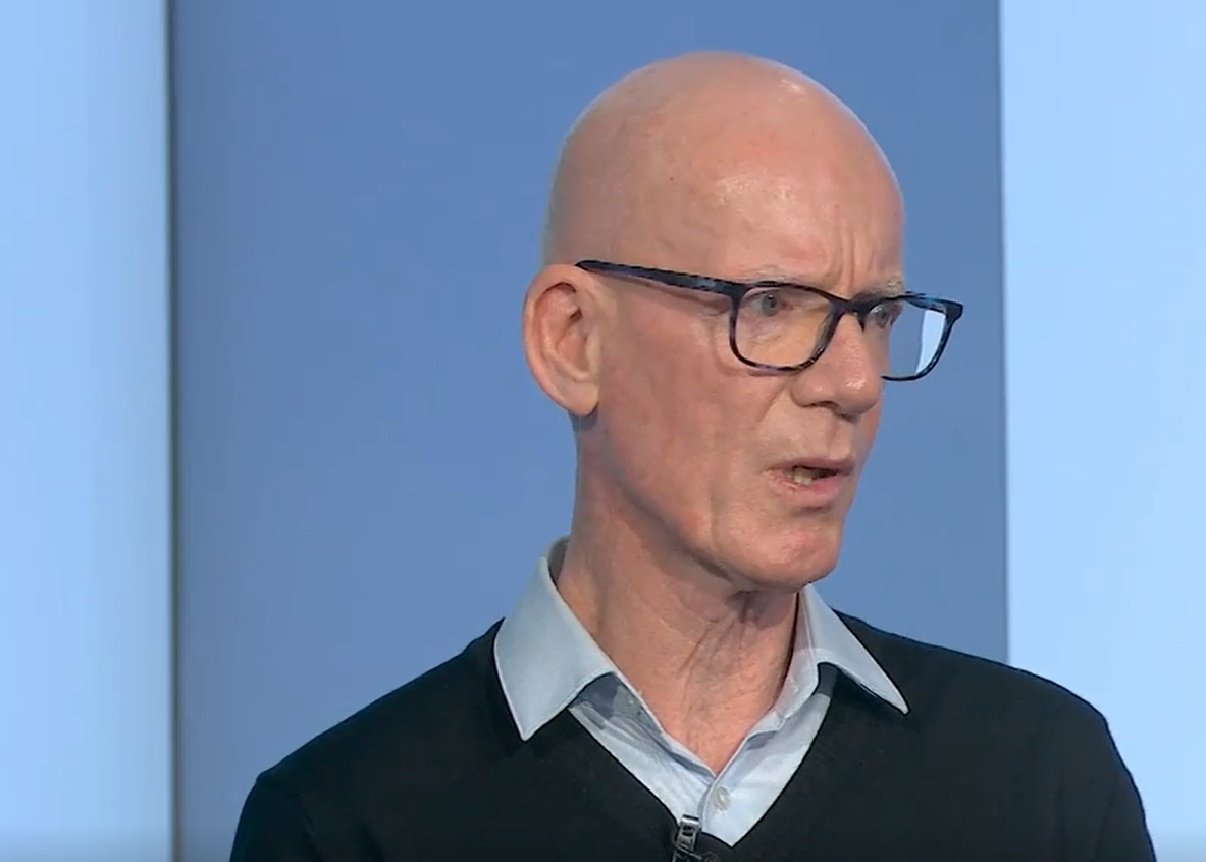 Dermot Gallagher agreed with the decision to disallow a goal for Alexander Isak in the Carabao Cup final