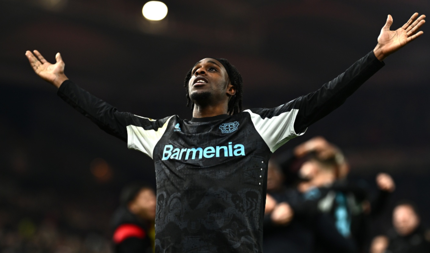 Arne Slot has reportedly been 'on the phone a lot' to Jeremie Frimpong