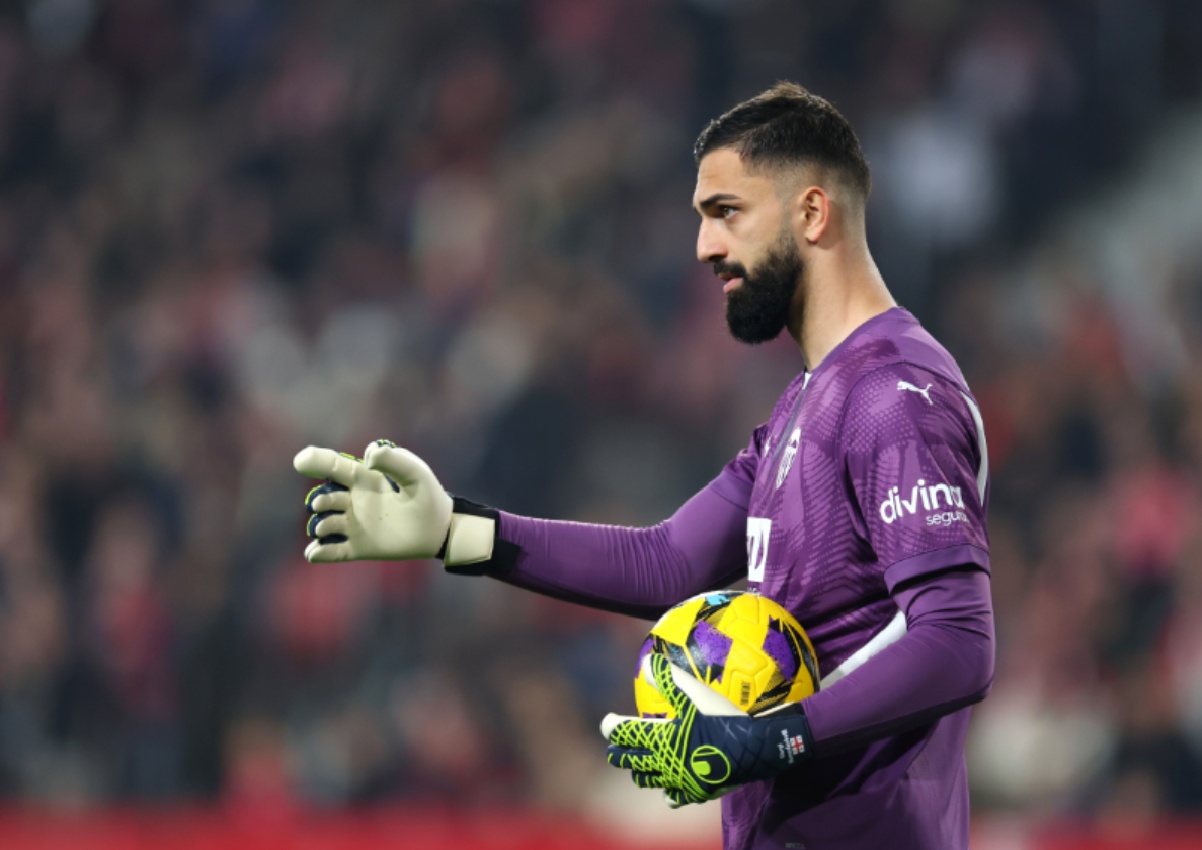 Carlos Corberban appeared to criticise Giorgi Mamardashvili after Valencia's 3-3 draw at Osasuna