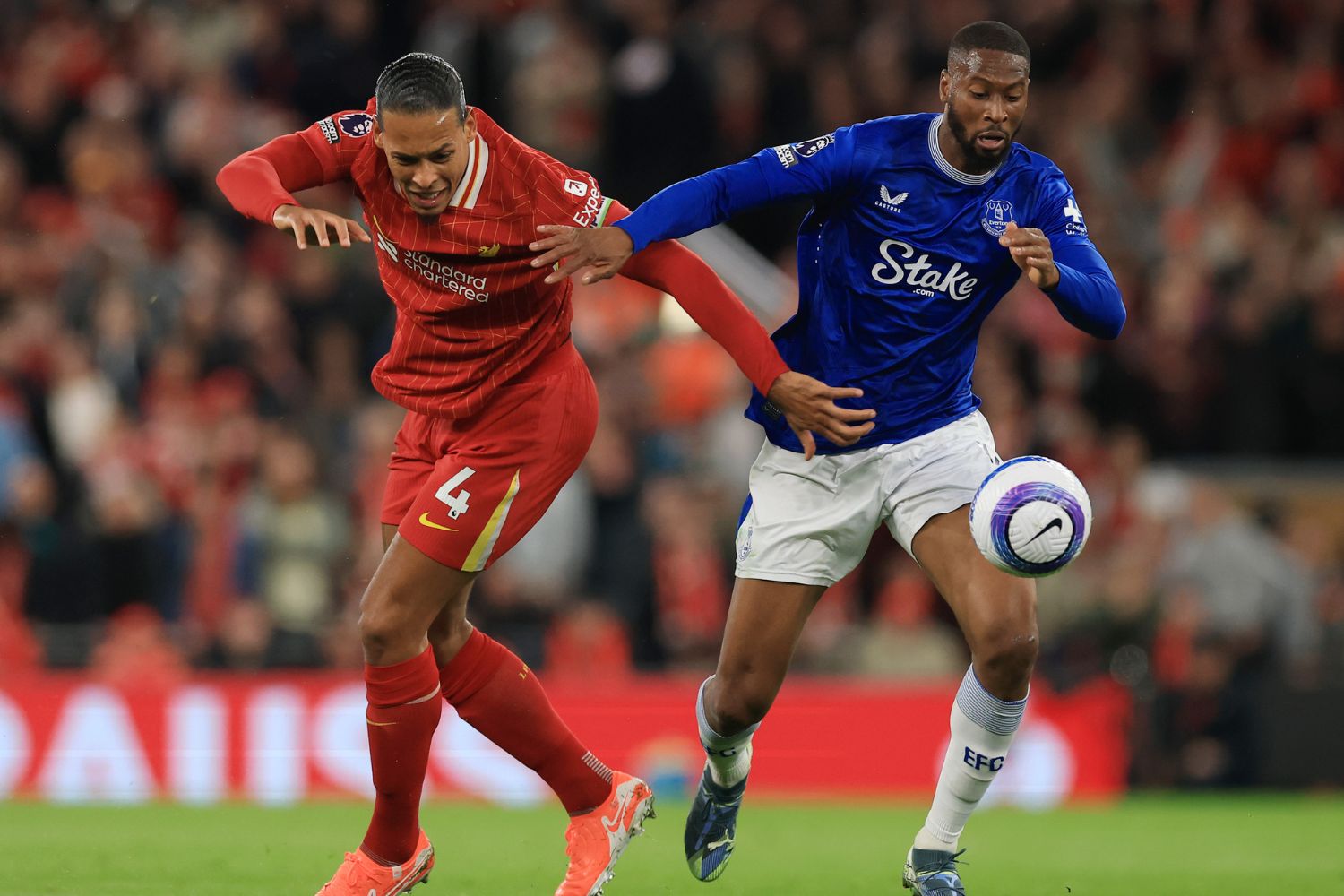 Van Dijk battles with Beto at Anfield