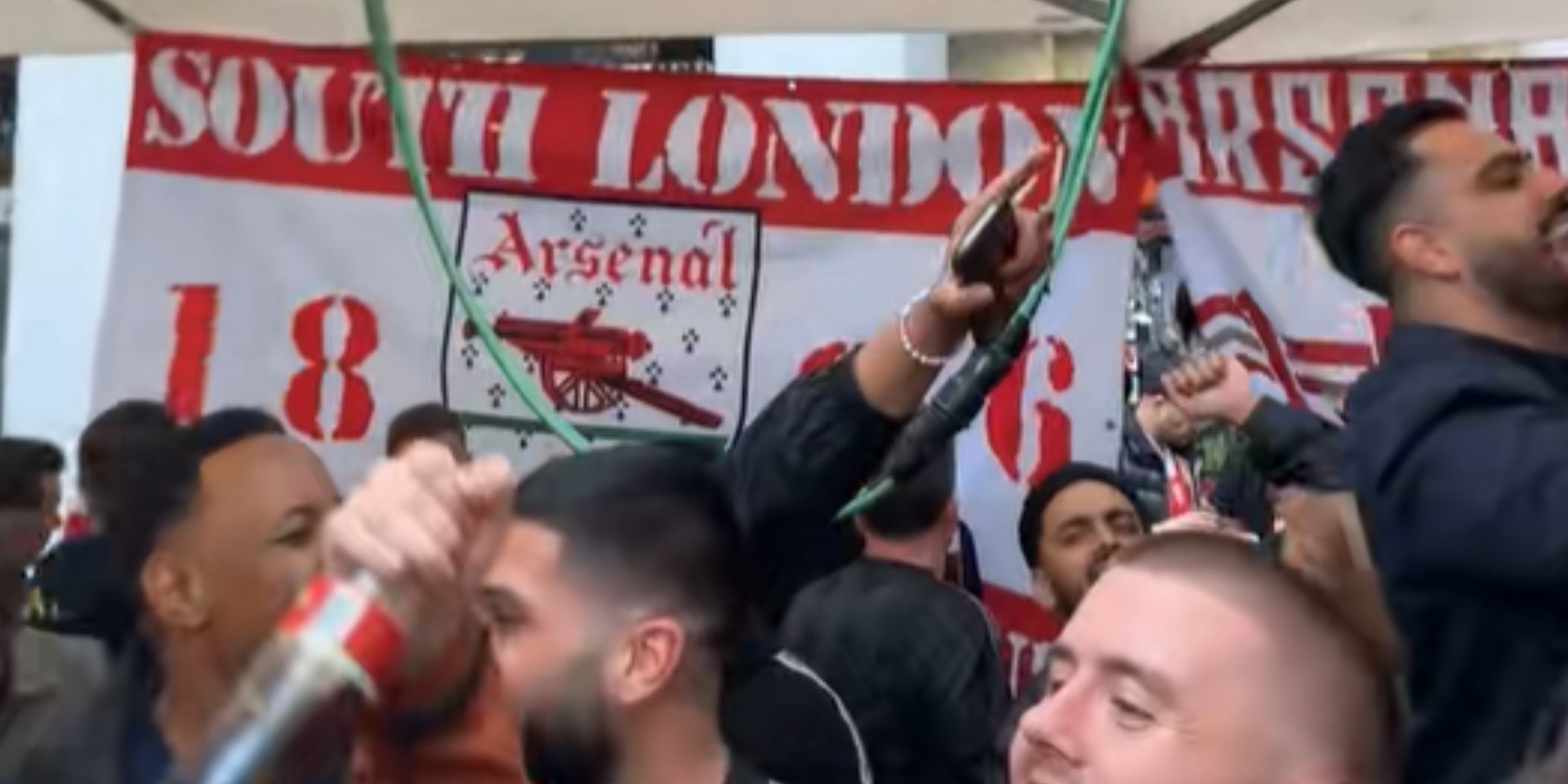 Arsenal fans steal the Luis Diaz song