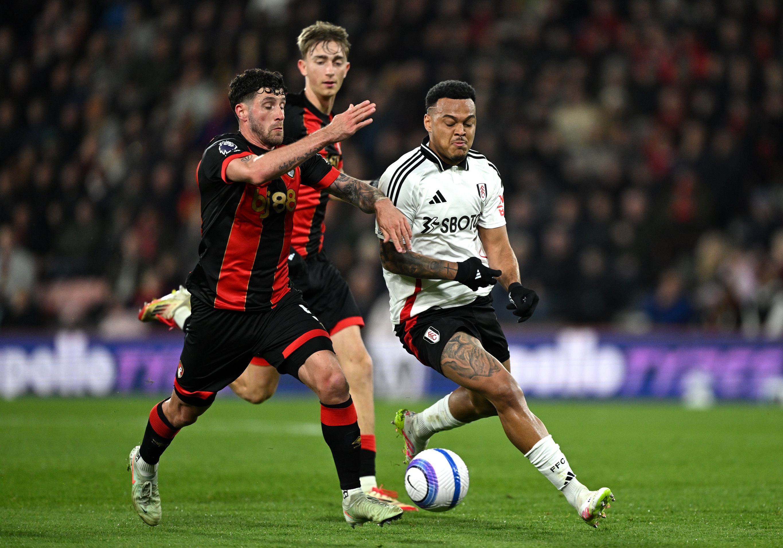 Dean Huijsen chases Fulham's Rodrigo Muniz during Premier League game.