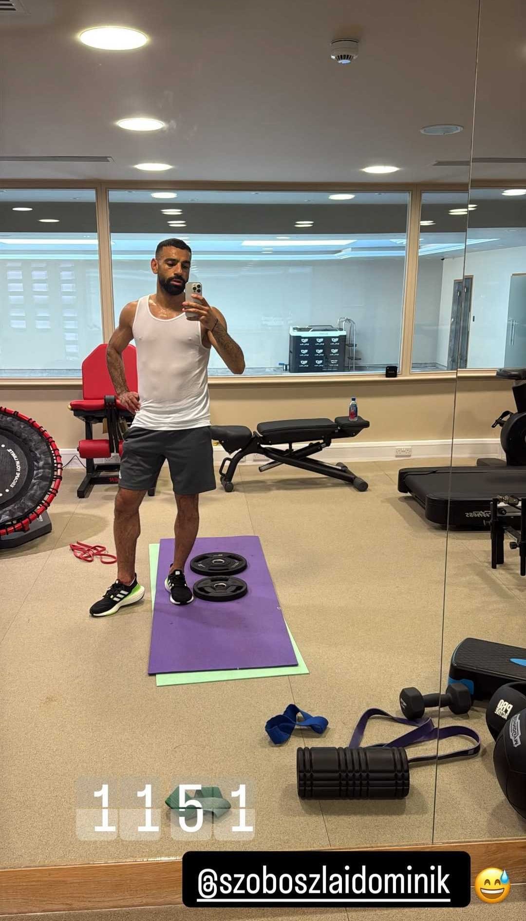 Mo Salah sends a gym picture Dominik Szoboszlai