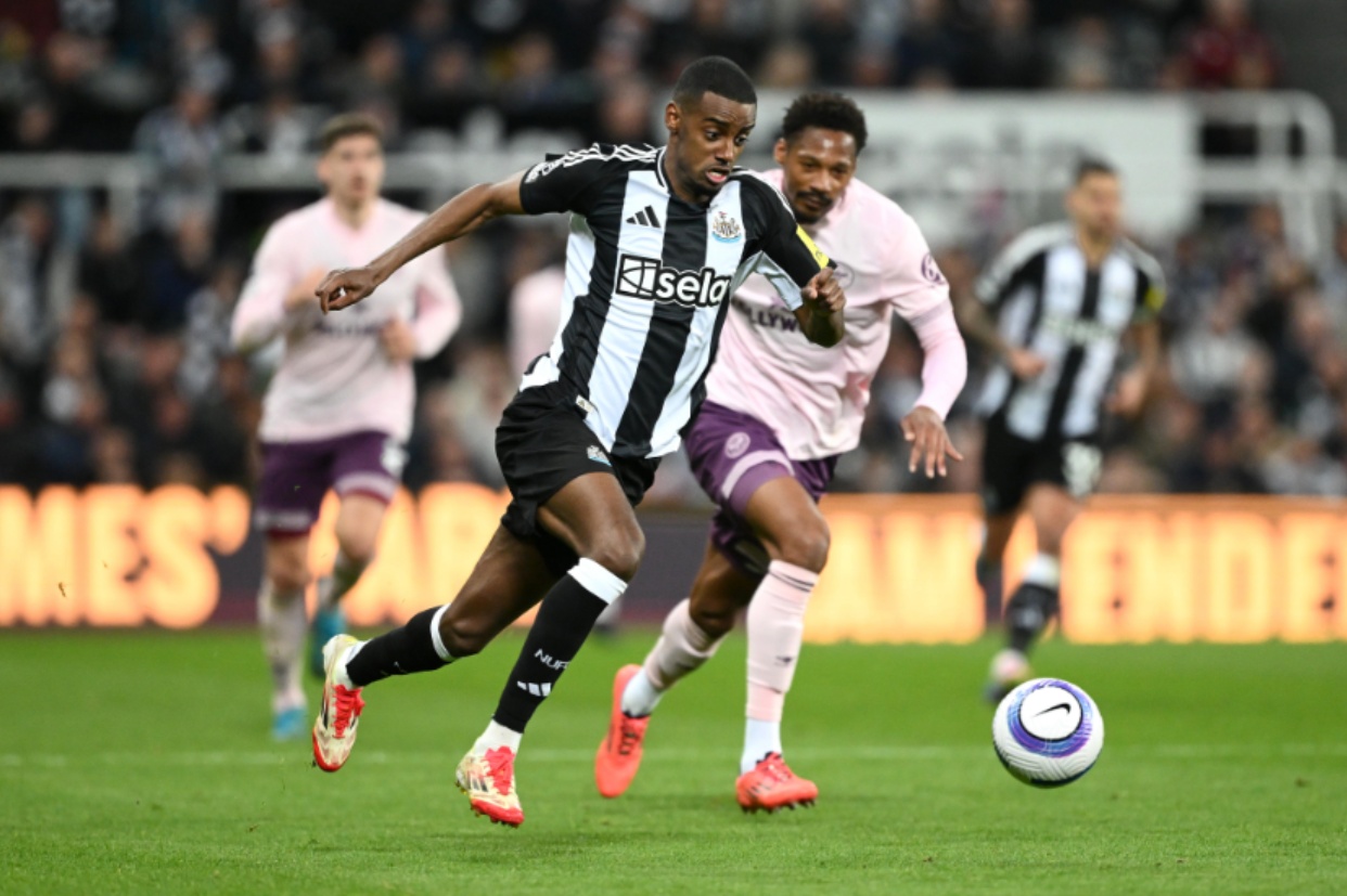 Arsenal chiefs reportedly believe that Alexander Isak would prefer a move to Liverpool instead