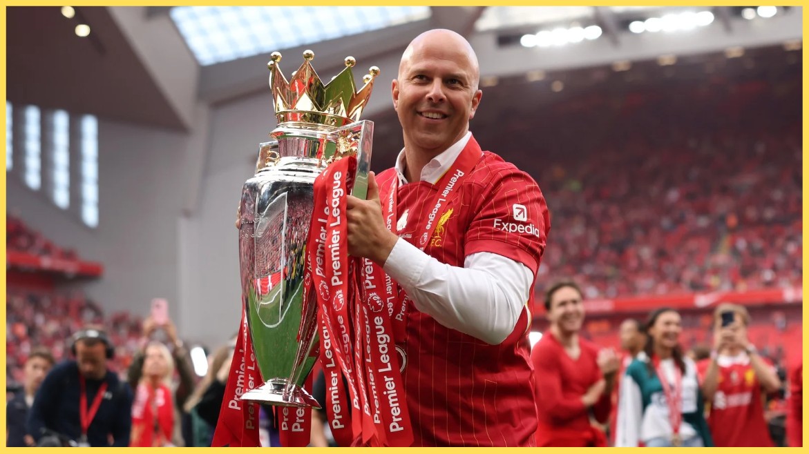 Arne Slot with the Premier League trophy