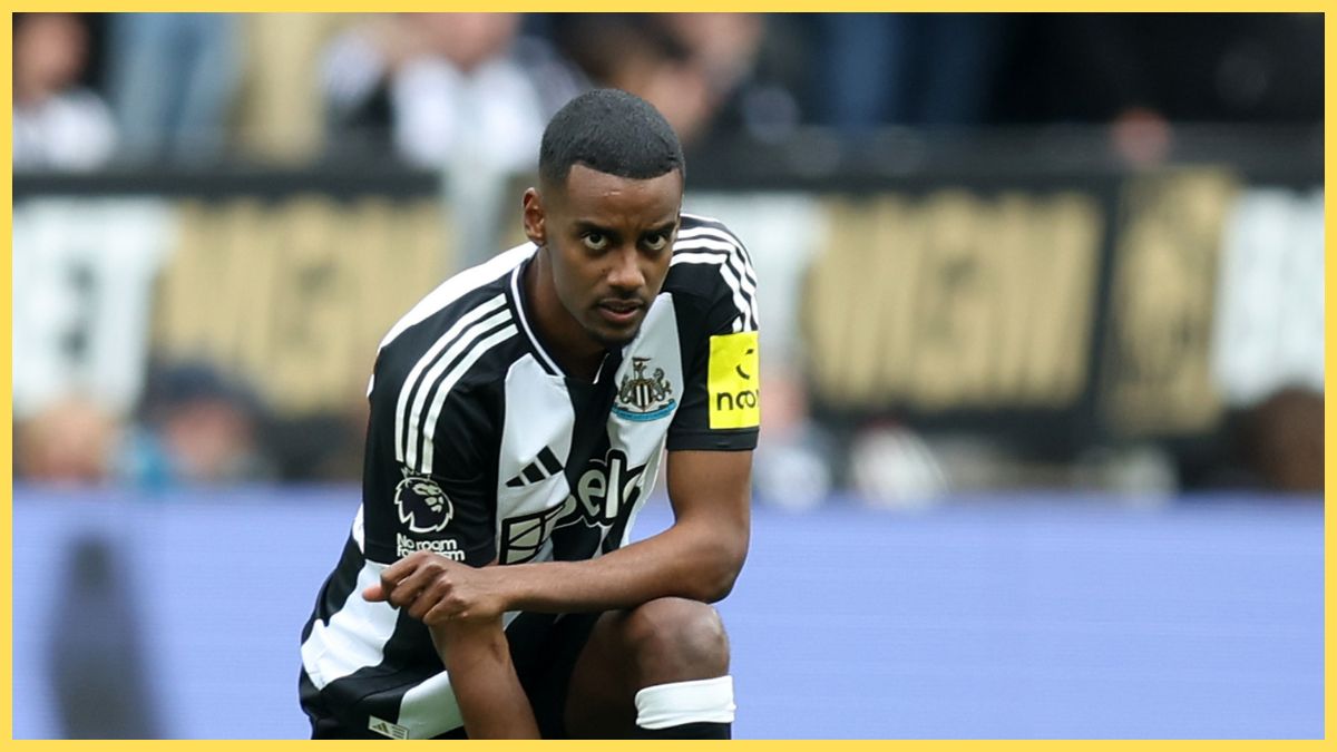 Alexander Isak kneels down on the pitch during Newcastle game.
