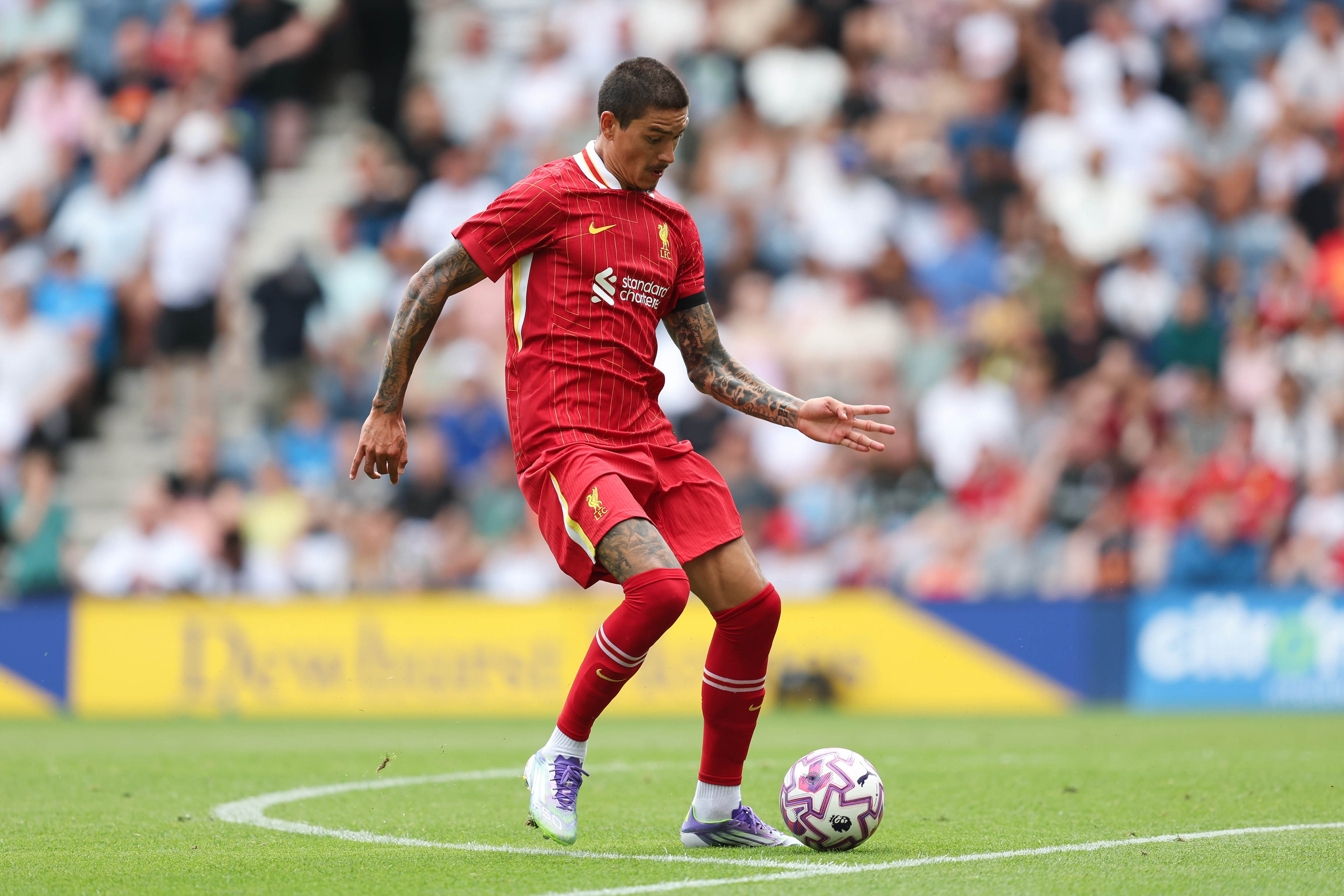 Darwin Nunez dribbles with the ball during Liverpool game.